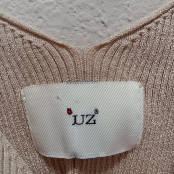 UZ Ribbed Tank Small V Neck Stretchy Brown - Picture 3 of 9